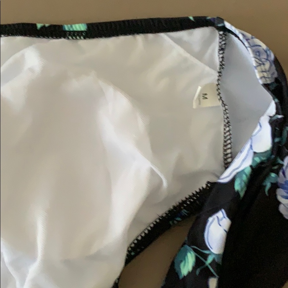 Bikinis - Picture 6 of 6